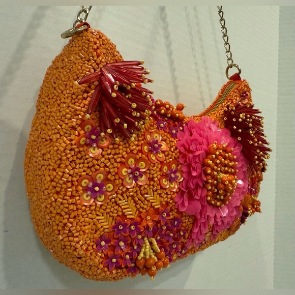 🌺 Hand Beaded Floral Tapestry in Bloom made in India Made Chain Strap Like New - Picture 3 of 10